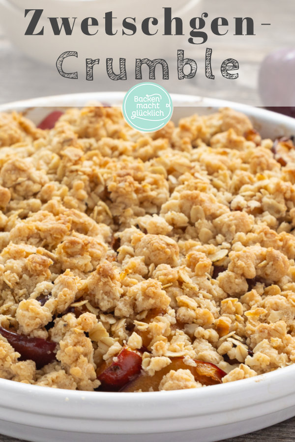 Zwetschgen-Crumble mit Streuseln und Haferflocken: super saftig & buttrig. Dieser Pflaumen-Crumble ist ein geniales Herbstdessert!