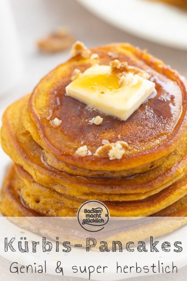 Die besten Kürbis Pancakes: fluffig, saftig, wattig, würzig. Diese Pancakes mit Kürbispüree schmecken der ganzen Familie ♥