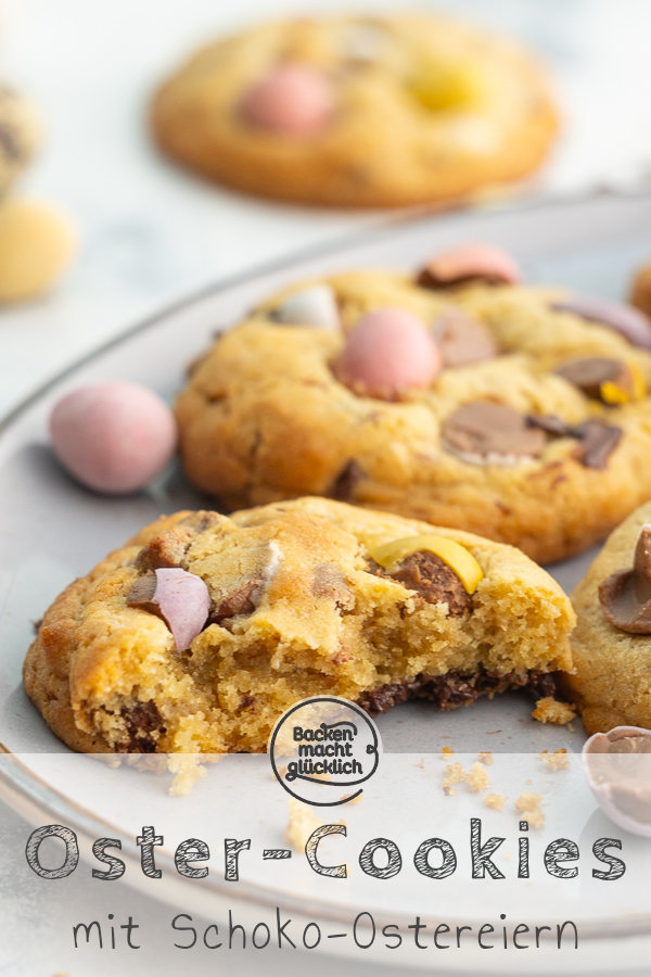 Himmlisch leckere chewy Oster-Cookies mit Schoko-Ostereiern. Dieses einfache Rezept wird euch begeistern!