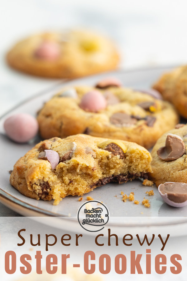 Himmlisch leckere chewy Oster-Cookies mit Schoko-Ostereiern. Dieses einfache Rezept wird euch begeistern!