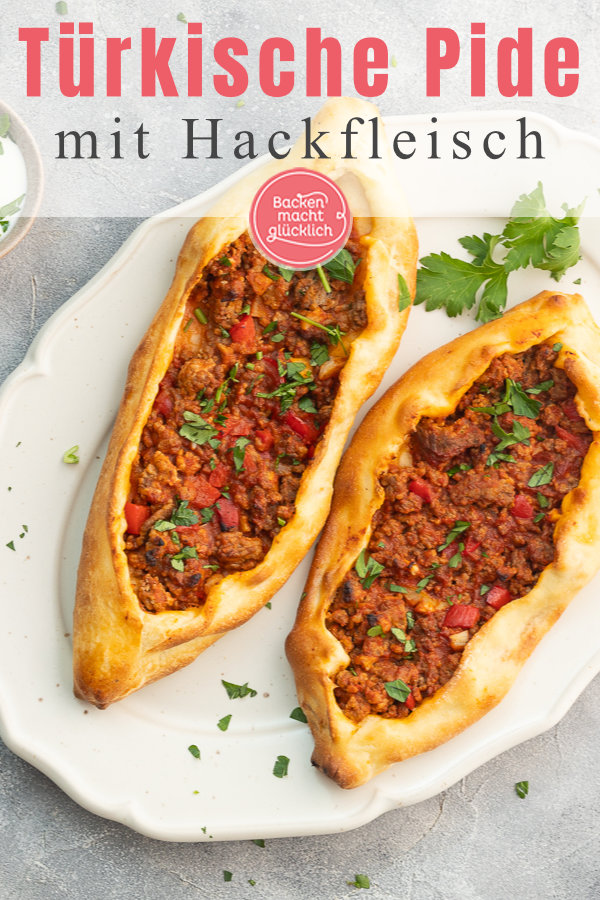 Einfaches Originalrezept für türkische Pide mit Hackfleisch. Die herzhaften Fladenbrot-Schiffchen sind aus gutem Grund so beliebt!