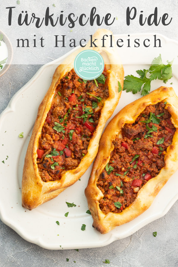 Einfaches Originalrezept für türkische Pide mit Hackfleisch. Die herzhaften Fladenbrot-Schiffchen sind aus gutem Grund so beliebt!