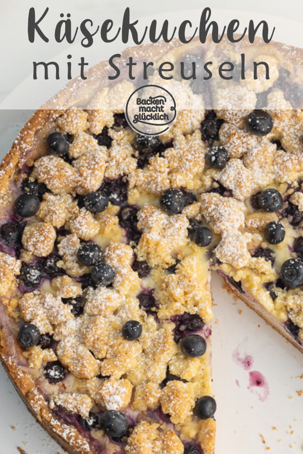 Sommerlicher Käsekuchen mit Blaubeeren bzw. Heidelbeeren: Kommt immer gut an! Nur ein Teig für Boden und Streusel.