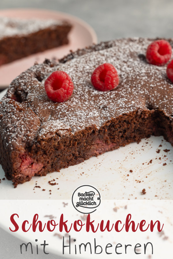 Saftiger Schokokuchen mit Himbeeren und Rührteig: schnell und einfach. Diesen Himbeer-Schoko-Kuchen müsst ihr testen.
