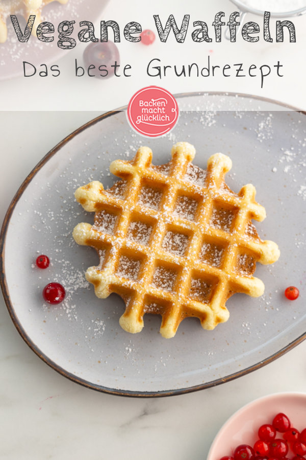 Tolles Grundrezept für vegane Waffeln ohne Ei, Butter und Milch. Einfach, schnell, saftig & knusprig. Gleich testen!