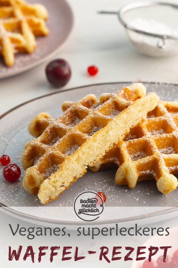Tolles Grundrezept für vegane Waffeln ohne Ei, Butter und Milch. Einfach, schnell, saftig & knusprig. Gleich testen!