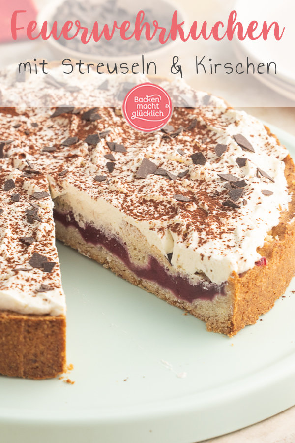Dieser Feuerwehrkuchen kommt immer gut an! Die perfekte Kombi aus saftigem Teig, Kirsch-Puddingfüllung, Streuseln und Sahnehaube.