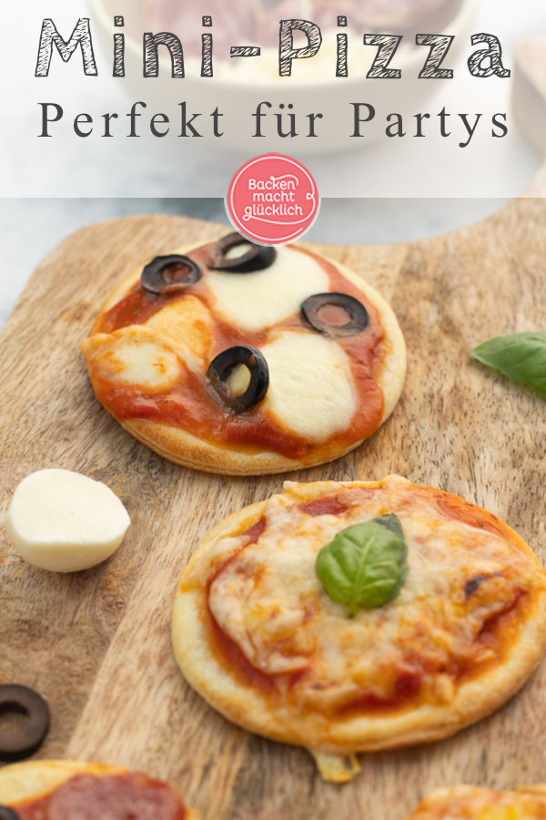 Mini-Pizza kommt immer gut an: schnell, einfach, perfekt für Buffets, Partys & Geburtstage. Das Mini-Pizzen-Rezept müsst ihr testen!