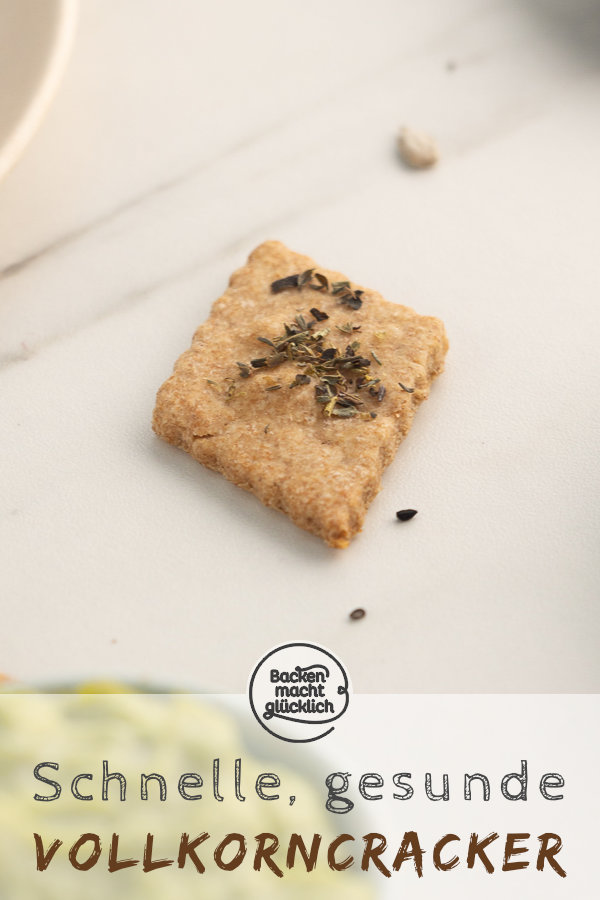 Schnelle gesunde Vollkorn-Cracker aus 3 Zutaten: einfach, knusprig, vegan, vollwertig, zuckerfrei.