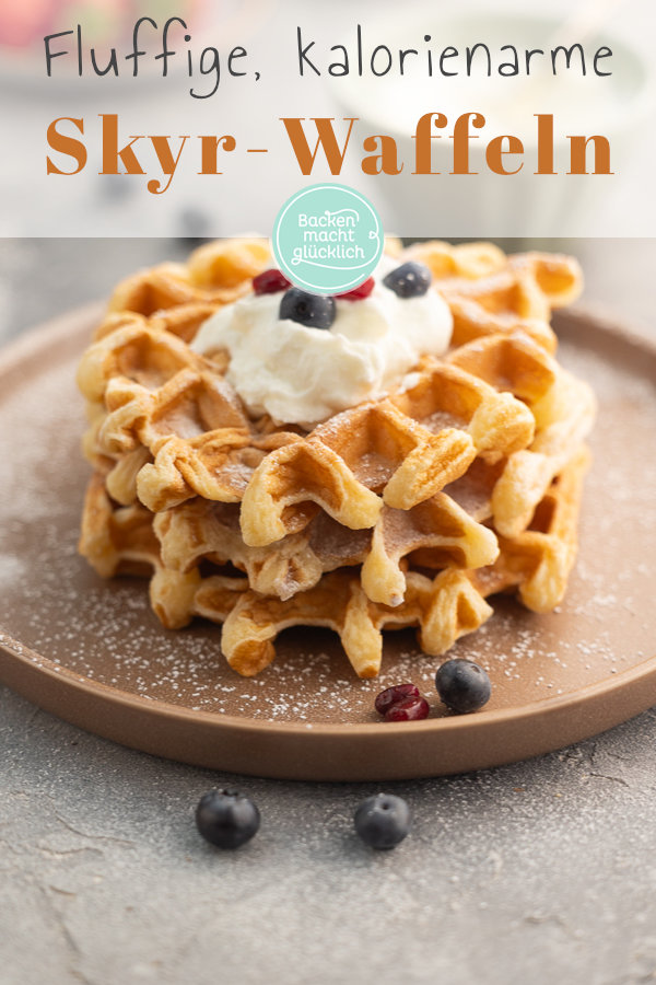 Diese einfachen Waffeln mit Skyr werden herrlich flaumig und lecker - und das, obwohl sie zuckerfrei und kalorienarm sind!