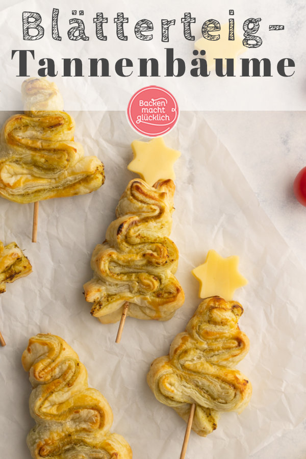Herzhafte Tannenbäume mit Blätterteig und Pesto sind ein tolles pikantes Fingerfood für Weihnachten.