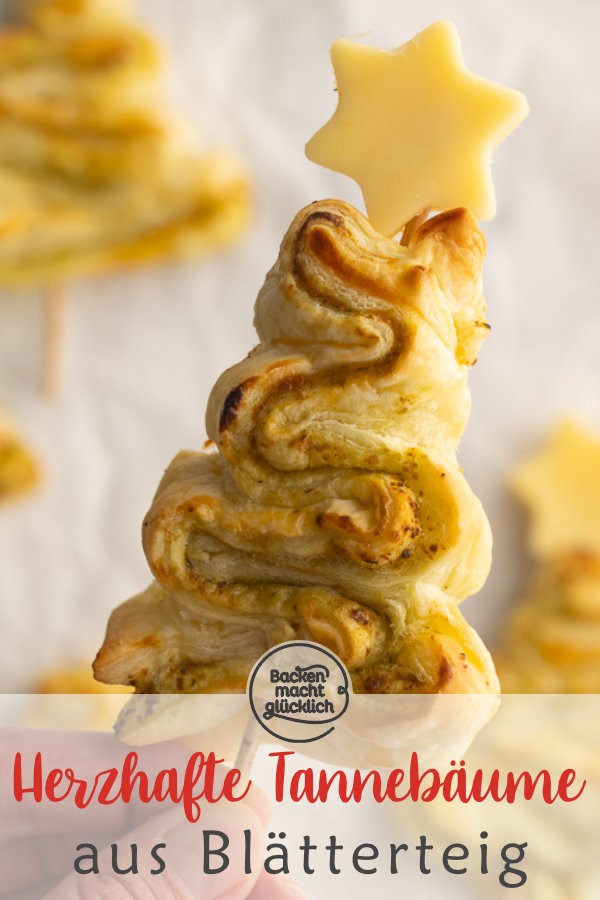 Herzhafte Tannenbäume mit Blätterteig und Pesto sind ein tolles pikantes Fingerfood für Weihnachten.