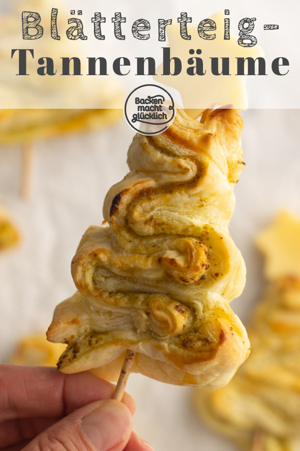 Herzhafte Tannenbäume mit Blätterteig und Pesto sind ein tolles pikantes Fingerfood für Weihnachten.