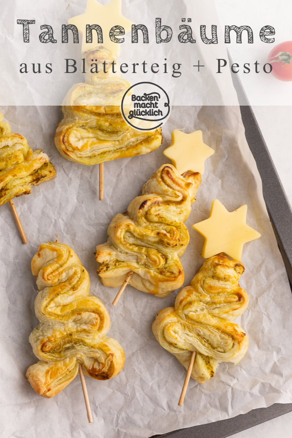 Herzhafte Tannenbäume mit Blätterteig und Pesto sind ein tolles pikantes Fingerfood für Weihnachten.