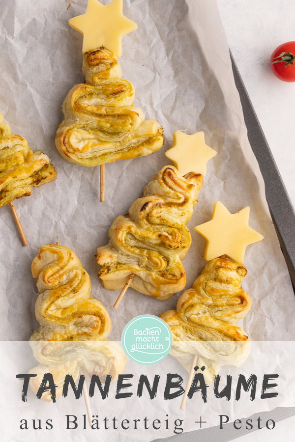 Herzhafte Tannenbäume mit Blätterteig und Pesto sind ein tolles pikantes Fingerfood für Weihnachten.