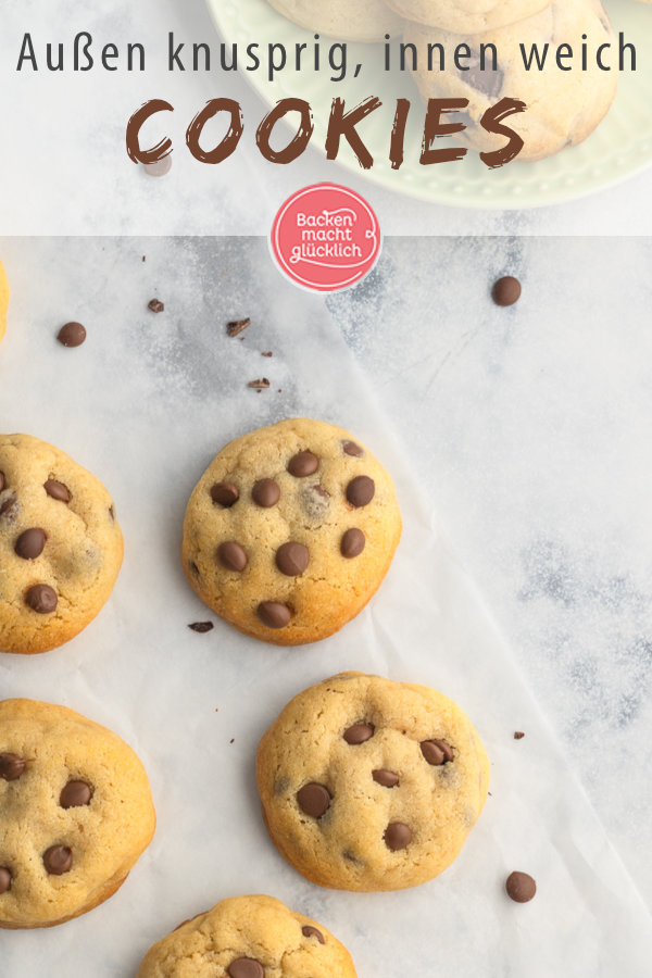 Mit diesem einfachen Rezept werden amerikanische Chocolate Chip Cookies perfekt: innen weich und außen knusprig.