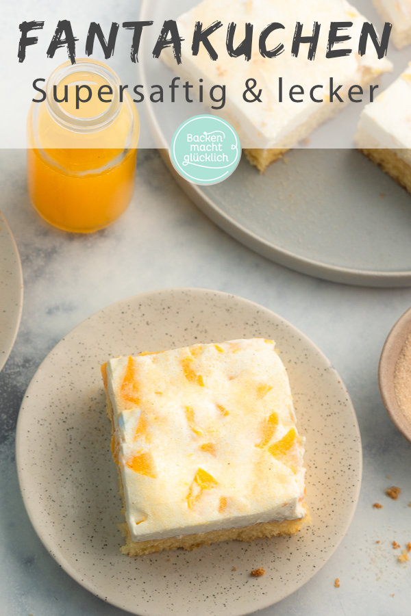 Fantakuchen mit Schmand und Pfirsichen ist der Hit auf jeder Feier! Ein einfaches tolles Rezept fürs Blech.
