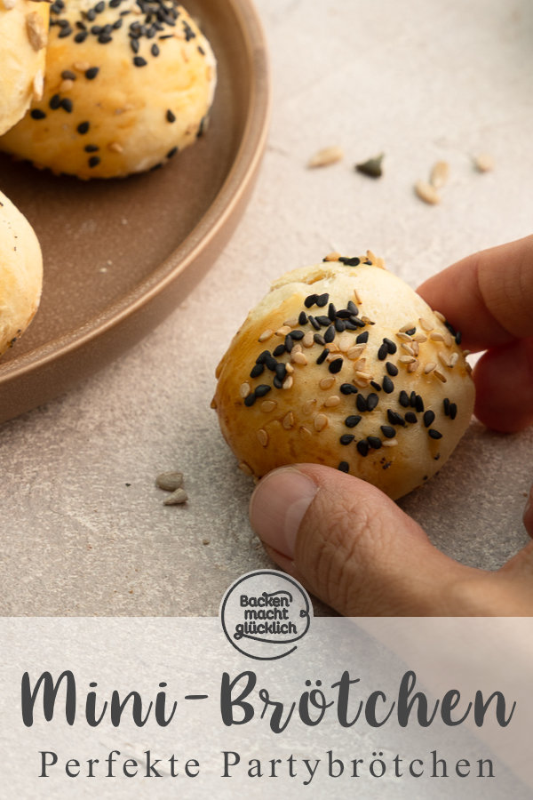 Einfaches Rezept für einfache Minibrötchen ohne lange Gehzeit. Nur Standardzutaten. Perfekt für Brunch, Partys, Buffets und Co