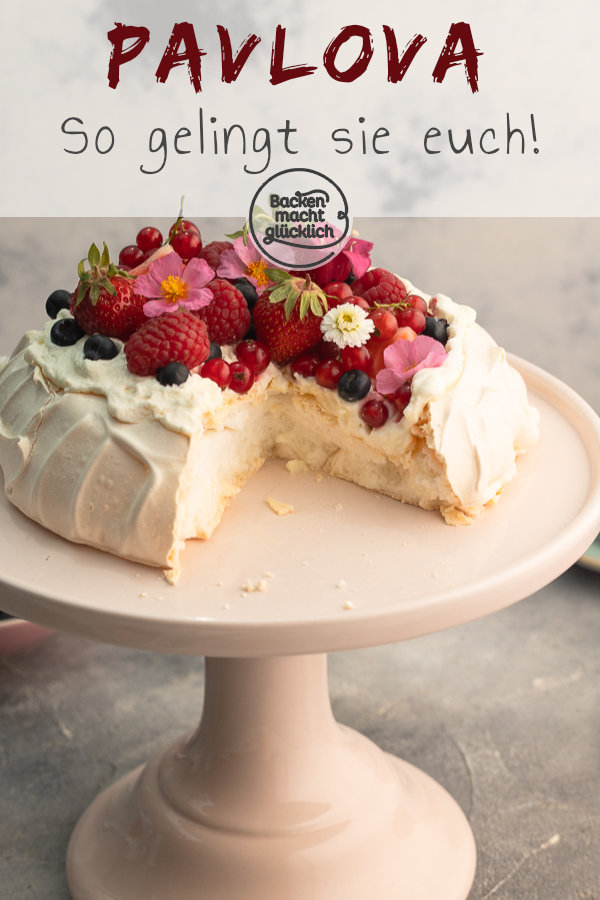 Außen knusprig, innen samtig: Mit unserem Pavlova-Rezept inkl. vieler Tipps gelingt euch die Baisertorte mit Früchten garantiert!