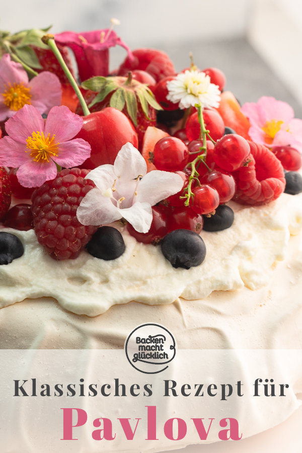 Außen knusprig, innen samtig: Mit unserem Pavlova-Rezept inkl. vieler Tipps gelingt euch die Baisertorte mit Früchten garantiert!