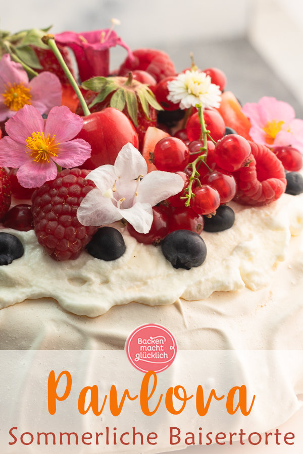 Außen knusprig, innen samtig: Mit unserem Pavlova-Rezept inkl. vieler Tipps gelingt euch die Baisertorte mit Früchten garantiert!