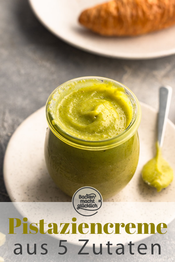 Einfaches Rezept für super samtige, grüne Pistaziencreme aus 5 Zutaten. Perfekt als Brotaufstrich, für Desserts & Gebäck!