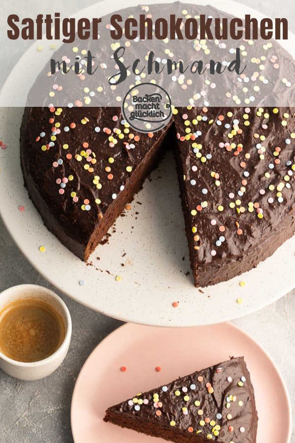 Einfaches Blitzrezept für extra saftigen Schokoladenkuchen mit Schmand: Kommt garantiert gut an! Perfekt für Feiern und Feste