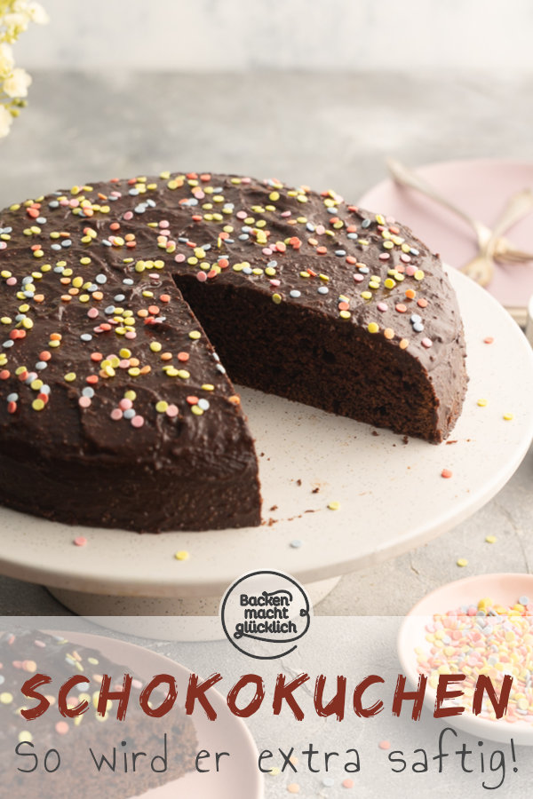 Einfaches Blitzrezept für extra saftigen Schokoladenkuchen mit Schmand: Kommt garantiert gut an! Perfekt für Feiern und Feste