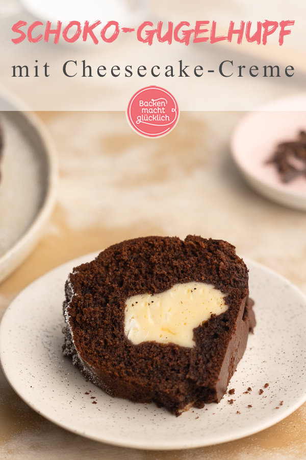 Einfacher saftiger Schokokuchen mit Käsekuchen-Füllung: Himmlisch lecker & mit tollem Überraschungseffekt beim Anschneiden!