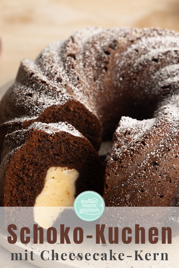Einfacher saftiger Schokokuchen mit Käsekuchen-Füllung: Himmlisch lecker & mit tollem Überraschungseffekt beim Anschneiden!