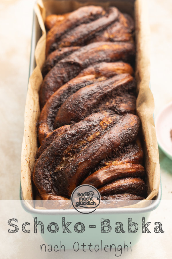 Diese Babka mit Schokoladenfüllung und Hefeteig wird herrlich flaumig - ohne Übernachtgare und komplizierte Schritte