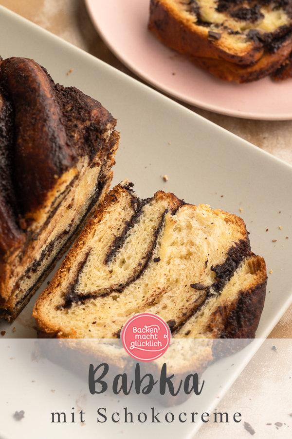 Diese Babka mit Schokoladenfüllung und Hefeteig wird herrlich flaumig - ohne Übernachtgare und komplizierte Schritte