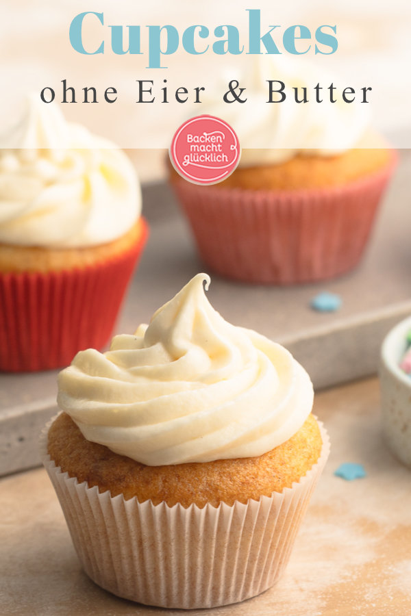 Einfaches Grundrezept für saftige vegane Cupcakes ohne Eier, Butter und Milch. Mit veganem Frosting. Lässt sich super abwandeln