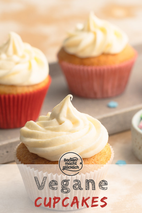 Einfaches Grundrezept für saftige vegane Cupcakes ohne Eier, Butter und Milch. Mit veganem Frosting. Lässt sich super abwandeln