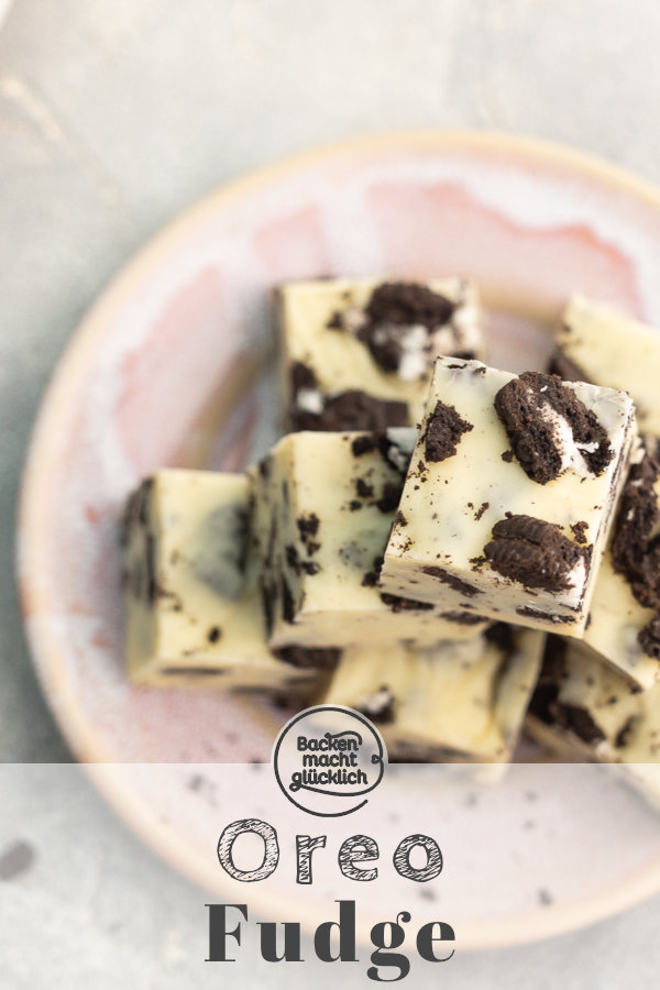 Schnelles Rezept für Cookies 'n' Cream Fudge aus 3 Zutaten: cremig, crunchy, lecker!