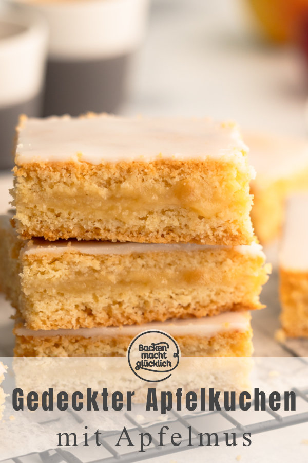 Köstlicher gedeckter Apfelmuskuchen vom Blech: Dieser Apfelkuchen mit Apfelmus wird wunderbar mürbe, saftig und zart. Der Apfelkuchen schmeckt auch nach 2 Tagen noch frisch.