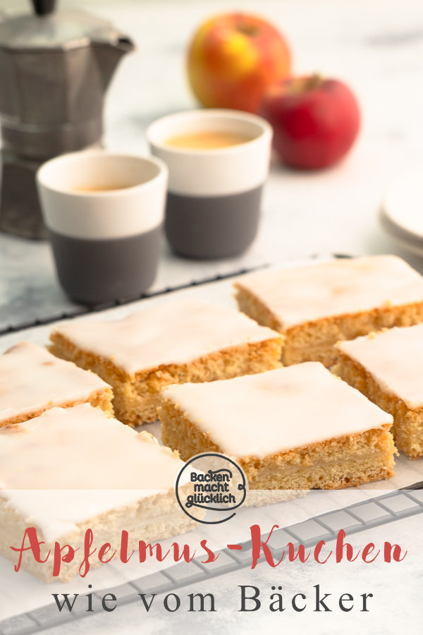 Köstlicher gedeckter Apfelmuskuchen vom Blech: Dieser Apfelkuchen mit Apfelmus wird wunderbar mürbe, saftig und zart. Der Apfelkuchen schmeckt auch nach 2 Tagen noch frisch.