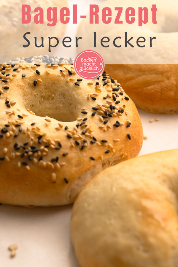 Original amerikanische Bagels sind schon was Besonderes! Mit diesem Grundrezept gelingen die fluffigen Bagels auch Zuhause - egal ob süß oder salzig. #bagels #frühstück #americanstyle #backenmachtglücklich